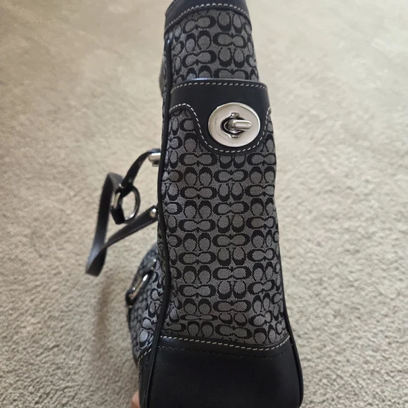 Stylish Black and Gray Tote Bag - Picture 3 of 7